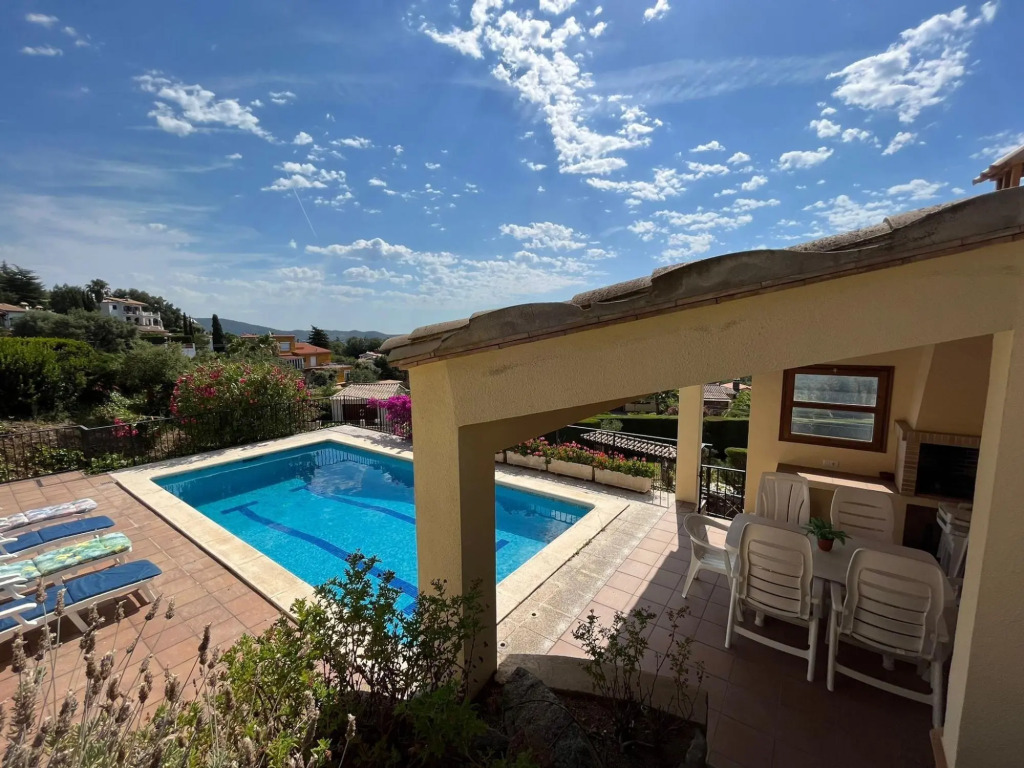 Beautiful holiday home in Calonge with private pool