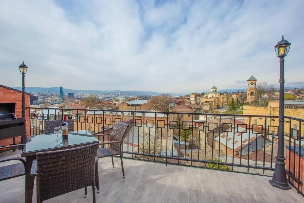 2BR Apt w terrace & stunning views
