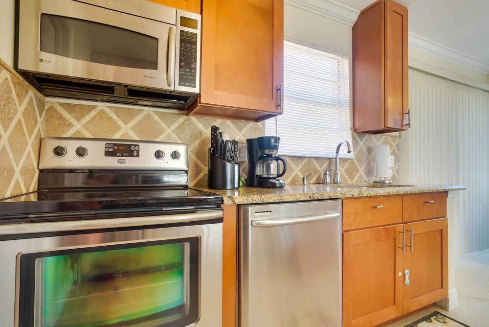 Charming Home w/ Patio Near Vanderbilt Beach