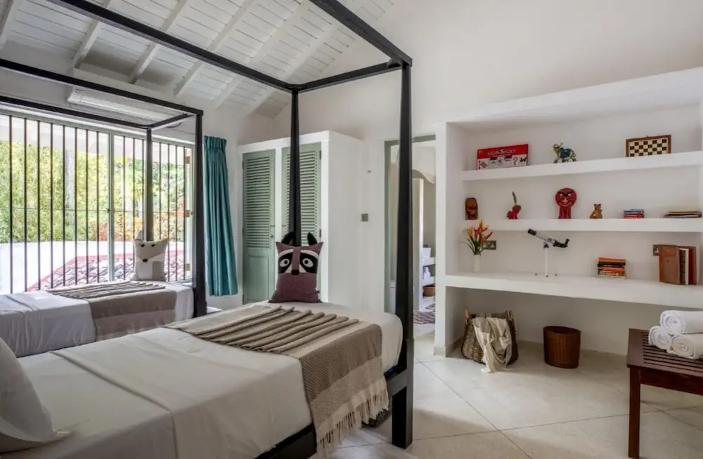 Beautifully Renovated Family Village House Within Walking Distance To The Beach