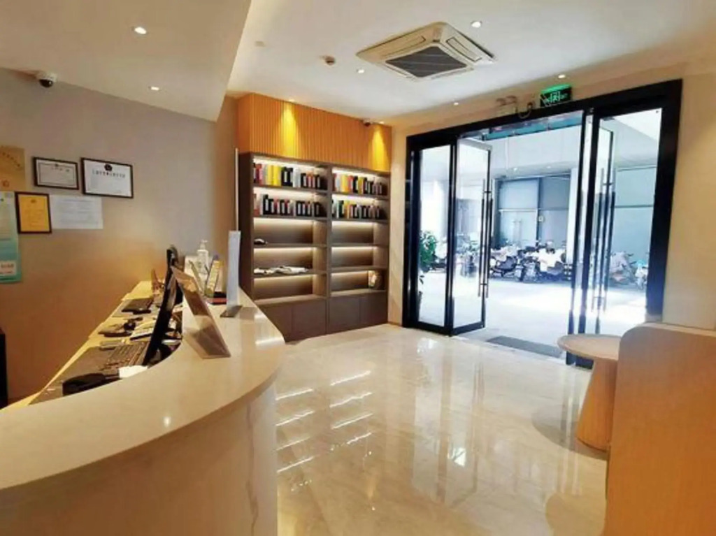 Ouli Business Hotel (Shanghai Luohe Hongmei Road Subway Station)