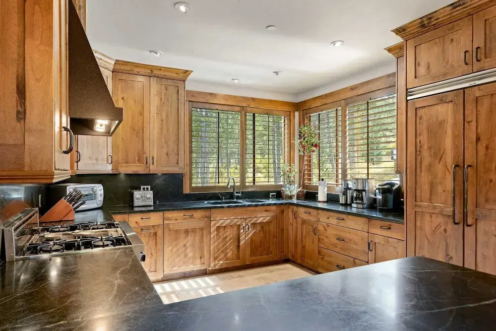 Amazing Pet-Friendly Executive Home, Ski-In Walk-Out - LR884 by Redawning