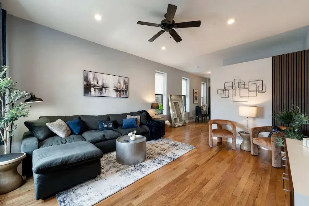 Cozy 2 Bed Home by West Loop With Parking Laundry