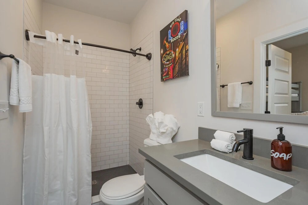 Bachelor/ette Buy 3 Nights get 4th Free Near Downtown Prn1