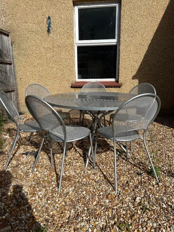 Comfortable King Bed - Location - Contractors - Family - Parking