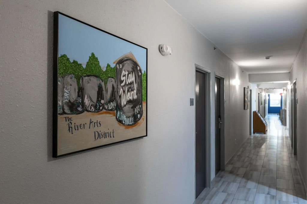 Rodeway Inn & Suites near Outlet Mall - Asheville