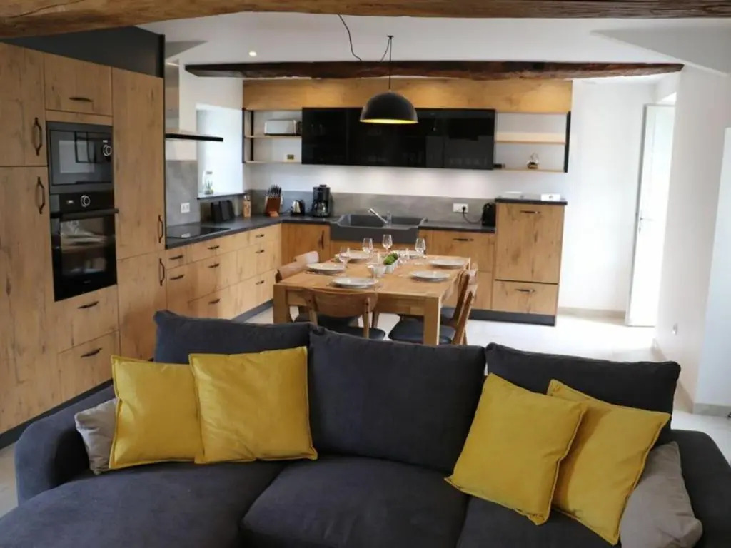 Gîte 18ème avec piscine couverte, terrasse et salle de jeux - 6 pers - FR-1-426-432