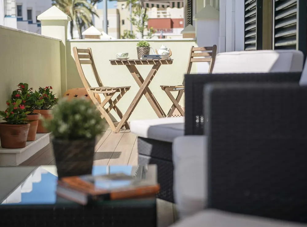 Summerland Apartments Rota
