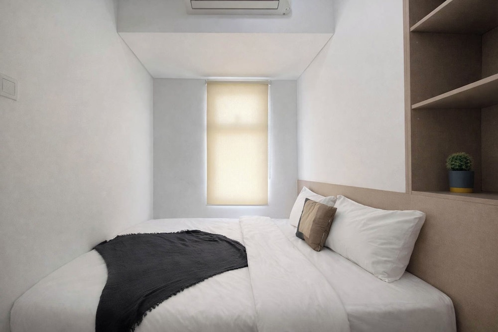 Simple Look 1Br Apartment At Vittoria Residence