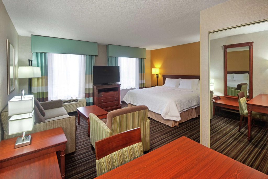 Hampton Inn & Suites by Hilton Toronto Airport