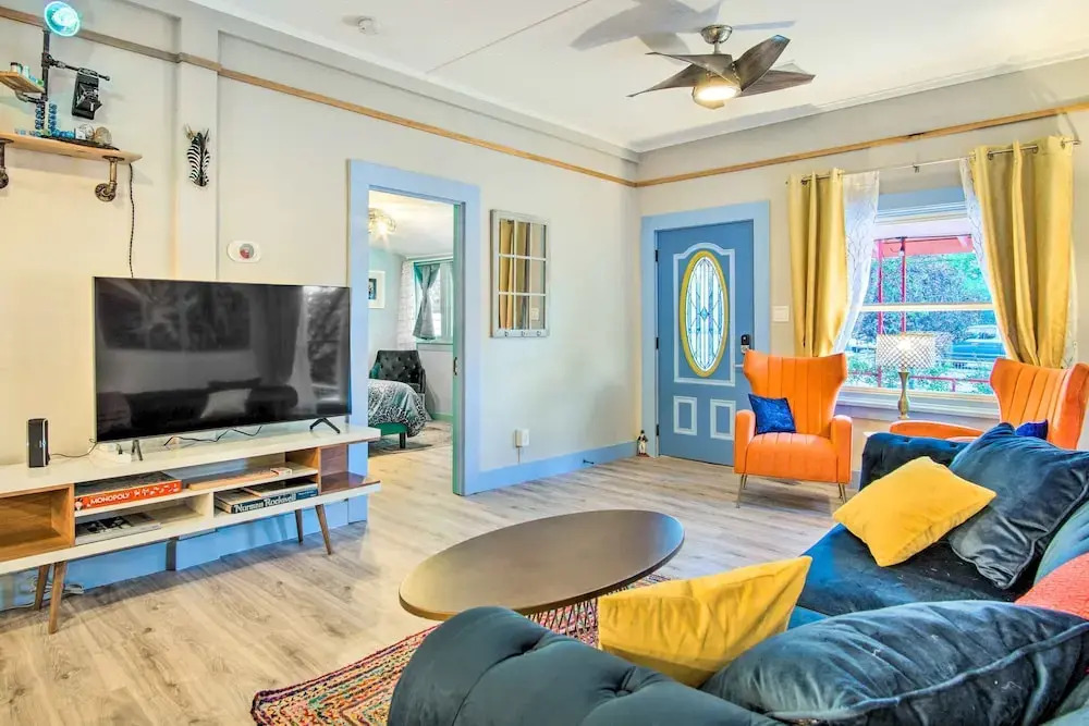 Colorful Bisbee Home w/ Patio ~ 1 Mi to Dtwn!