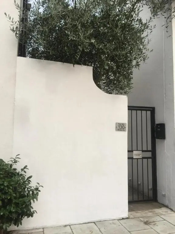 London Oval Apartment