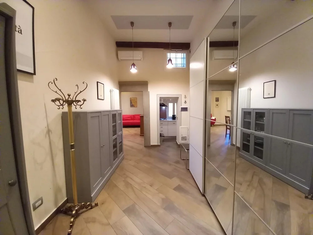 Leone in Firenze With 1 Bedrooms and 1 Bathrooms