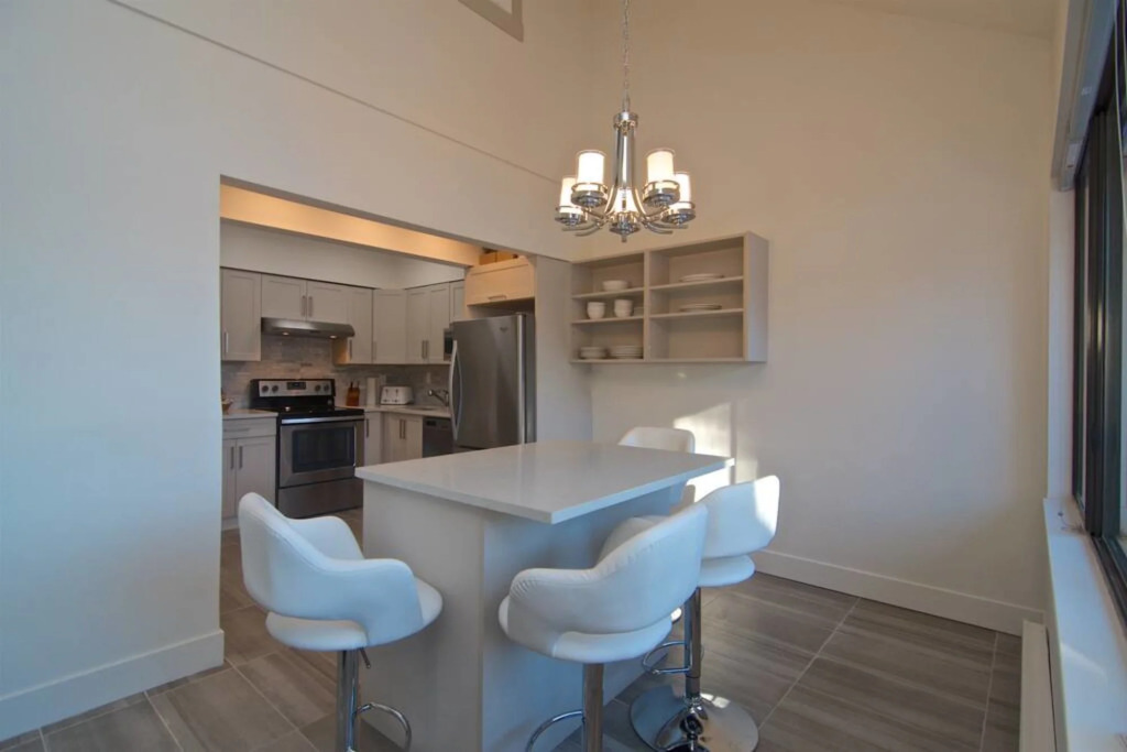 HS17 · Hearthstone Lodge - Hot tub - Village location