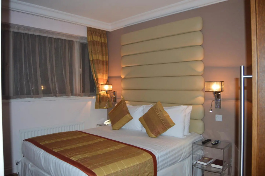 Holiday Villa Hotel