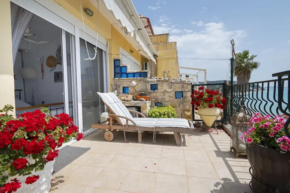 Poseidon Seafront Apartment by Rentalspro