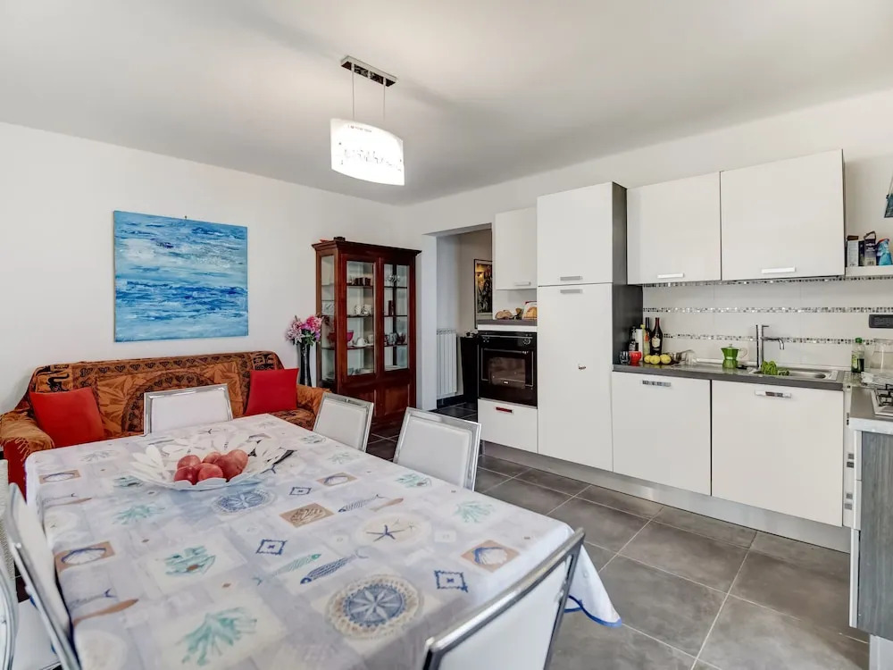 Gorgeous Apartment in Cipressa With Terrace