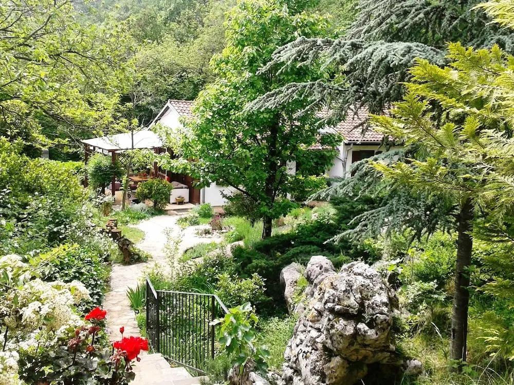 Nice Holiday Home With Beautiful Garden, Bbq, Covered Terrace, Near the Sea