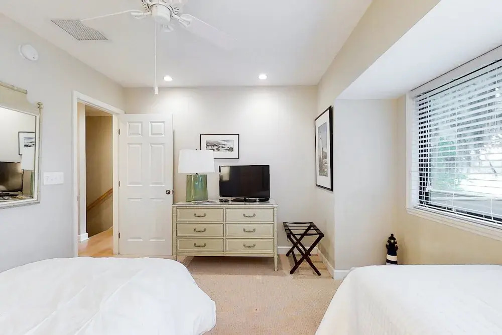 Updated & Lovely Villa With AC - Steps From Pool & Beach