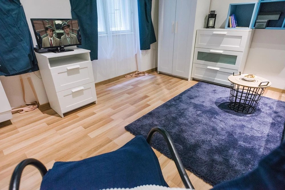 Dfive Apartments - Golden Hand