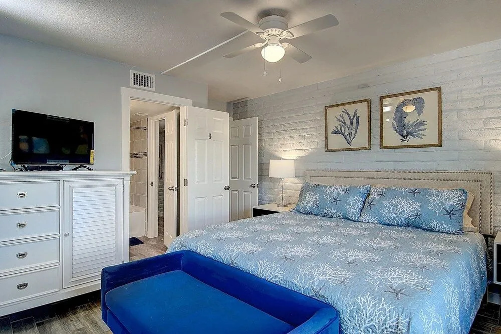 Tropical Haven 2 Bedroom Condo by Redawning