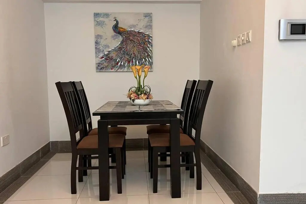 ONE Comfortable 2BR Apartment near Airport