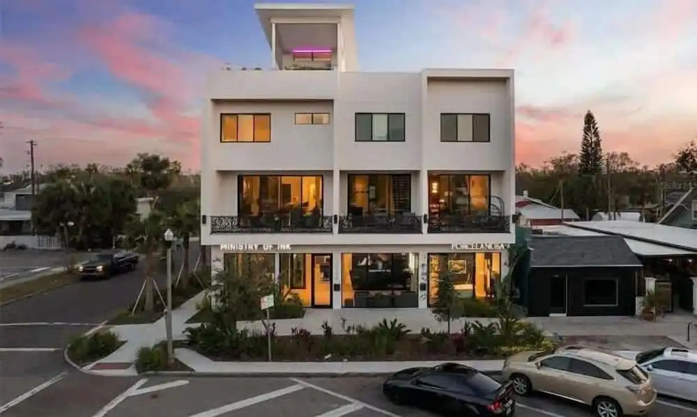 Lux Penthouse 4-story Stunner Rooftop Views