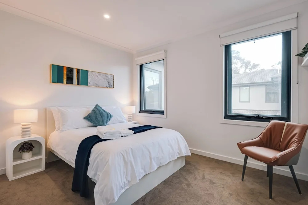StayAU Stylish 4BR Home Ringwood