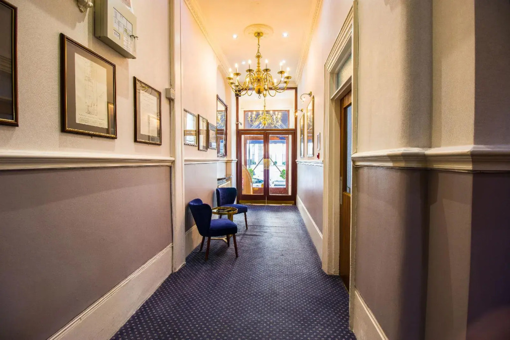 London Town Hotel