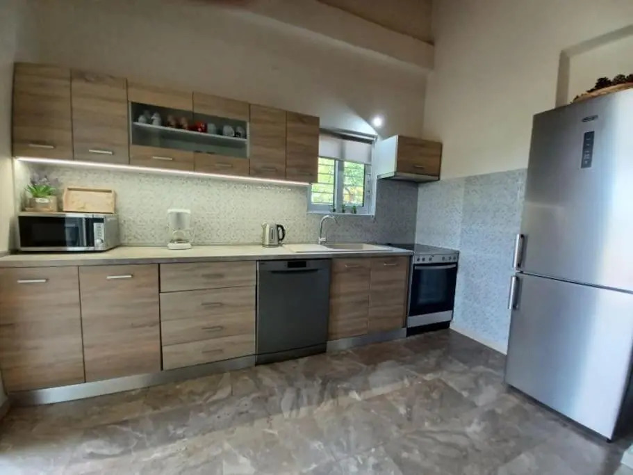 Seaside house for 8 close to Olympia & the beach