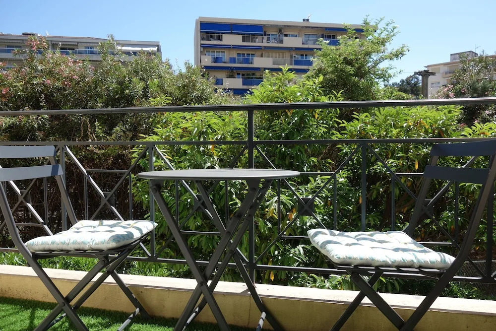 Welcome to Cannes - Latour Maubourg 3