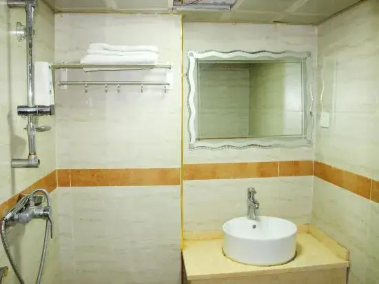 6 Plus 1 Fashion Hotel