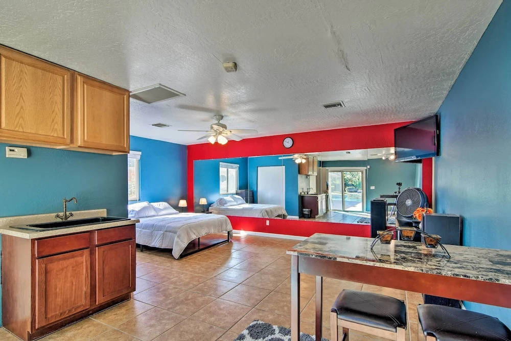 Pool, Bar & Game Room: Red Mountain Mesa Oasis