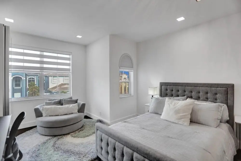 4 Br Designer Home Next To Shul And Community Pool 4 Bedroom Villa