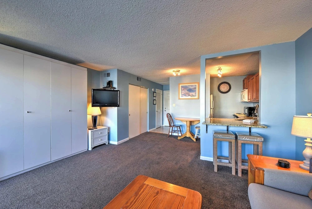 Cozy Destin Studio w/ Shared Pools + Beach Access!