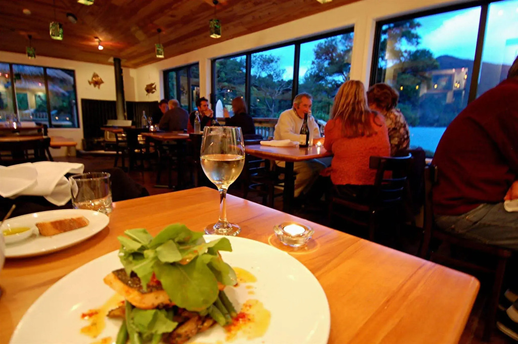 Lochmara Lodge - 20mins by boat from Picton