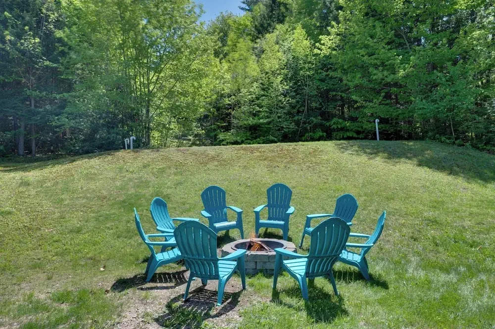 Family Ski Getaway w/ Hot Tub, Near Cranmore!