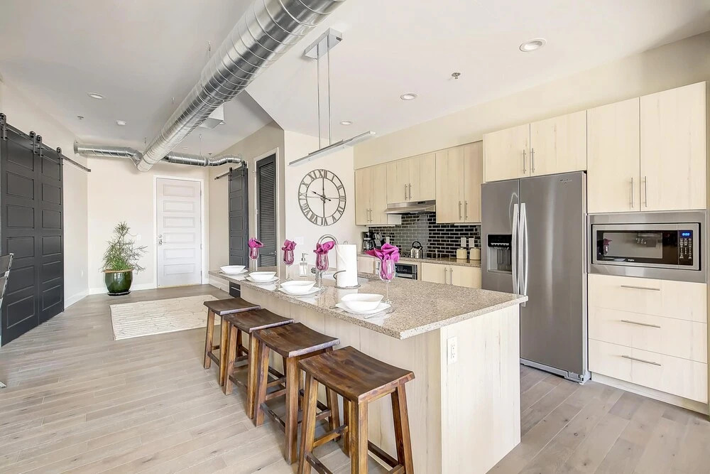 Rino Art Lofts - Modern Rustic Oasis - Sleeps 6