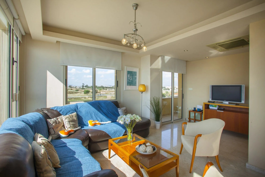 Mackenzie Eftyhia Suite