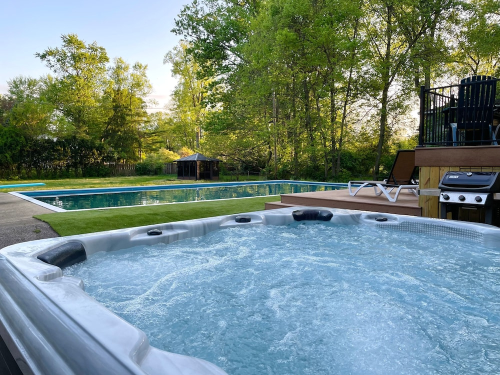 Pool Kayaks Hot Tub Game Rooms Sleeps 16