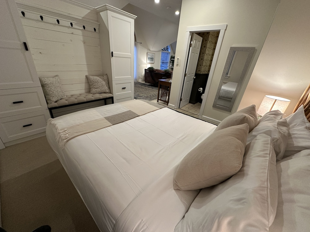 12 Goodwin Unit 2 1 Bedroom Apts