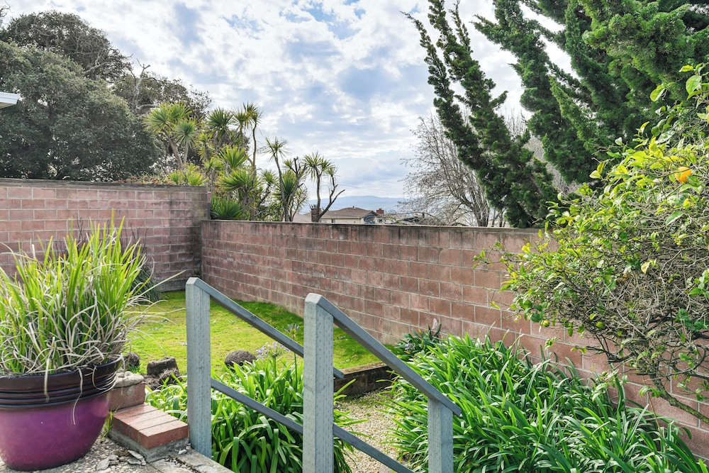 Casa Luna - Mtn Views in South San Francisco!