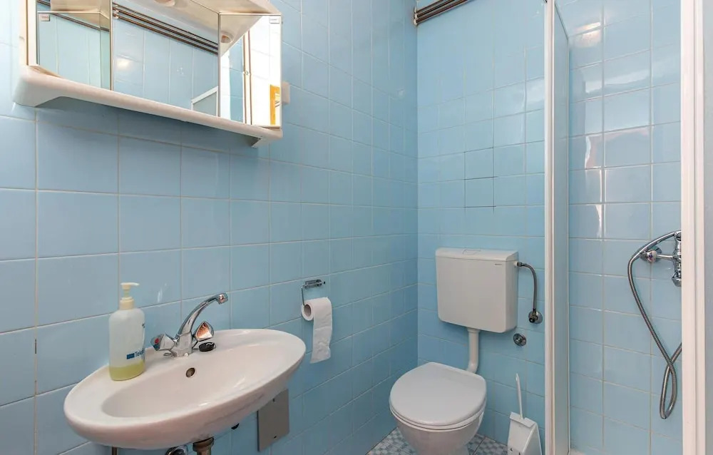 Amazing apartment in Novi Vinodolski w/ 3 Bedrooms