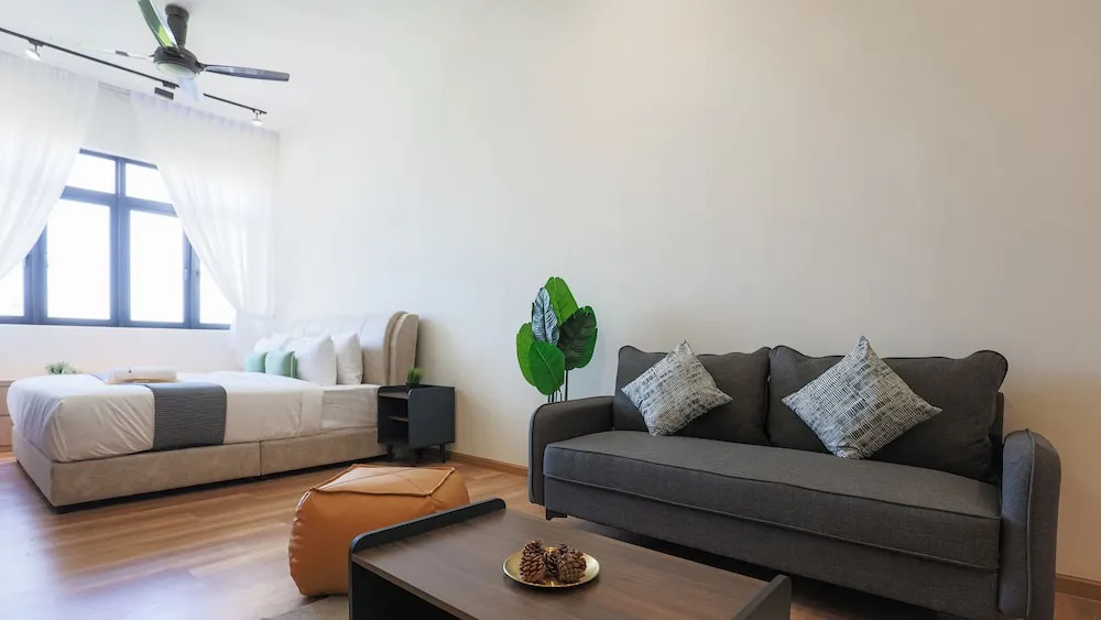 The Quartz Residence By I Housing