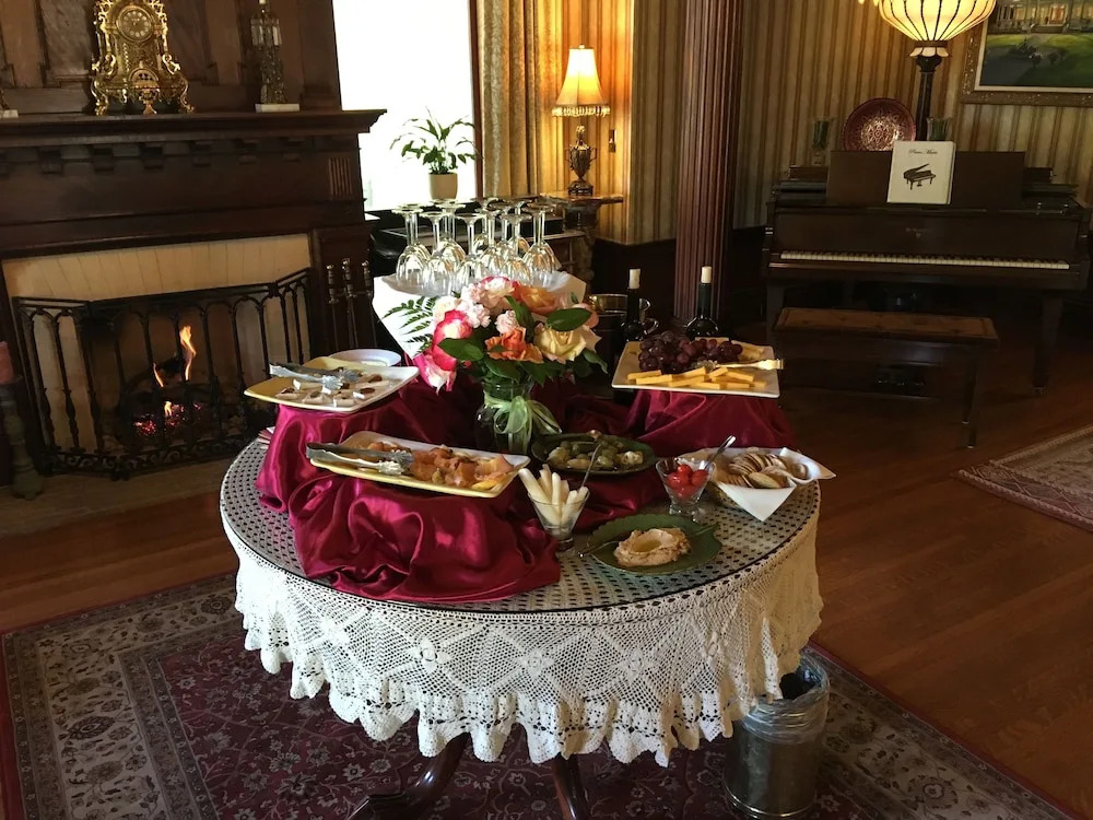 Churchill Manor