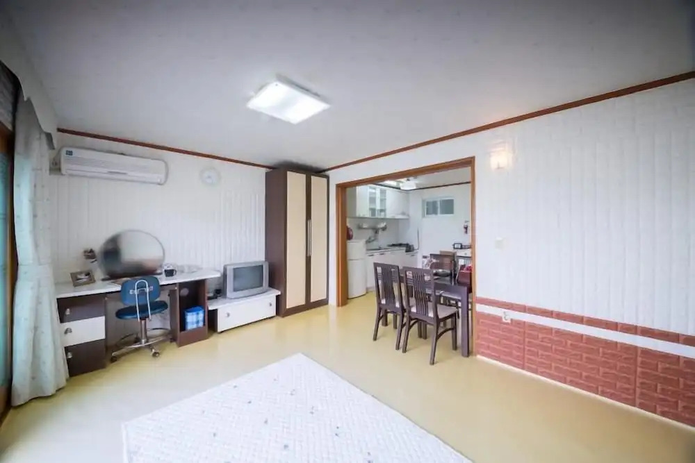 Seogwipo Jejuhae-anhyuyang Pension