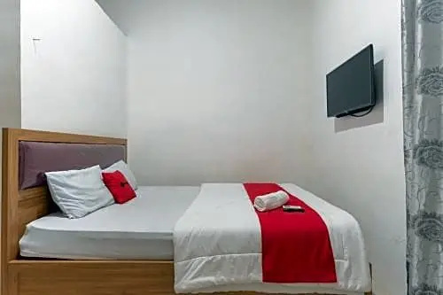 RedDoorz near Brastagi Supermarket Medan