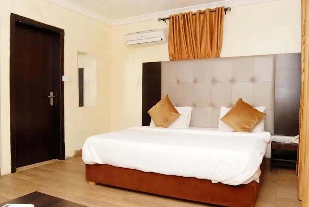 West 11 Luxury