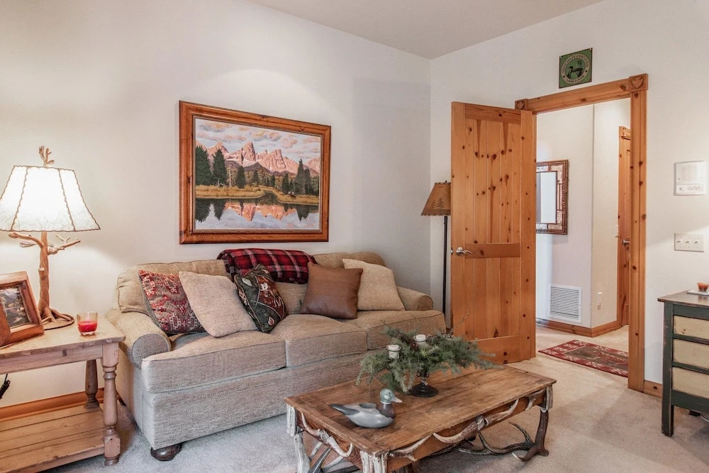 New Listing! Custom Miracle Mountain Lodge W/ AC Home