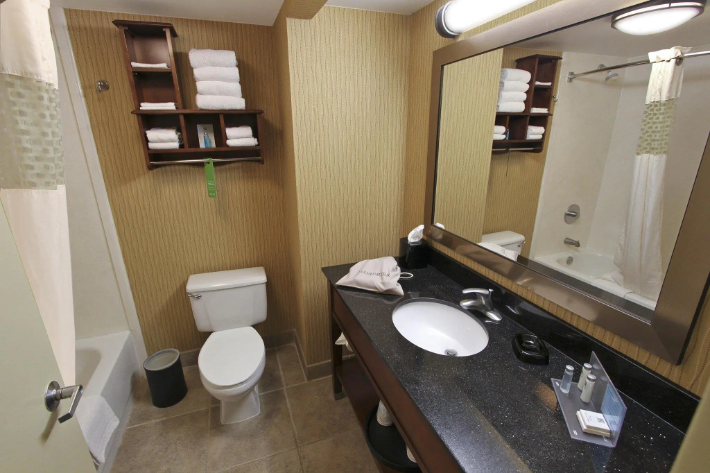 Hampton Inn Birmingham-Colonnade 280